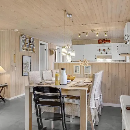 بيت للعطل 3 Bedroom Amazing In *